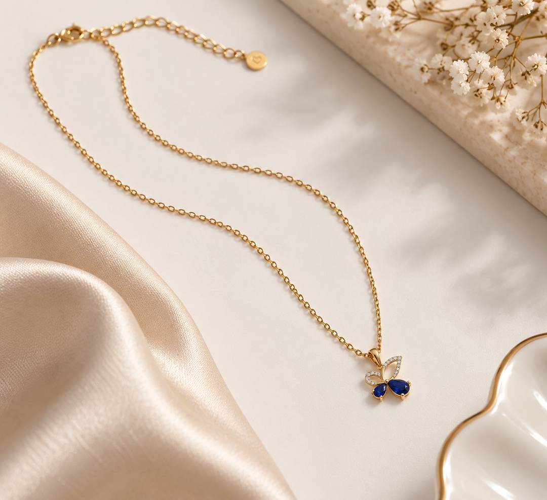 Noof Ribbon Diamond Pendant