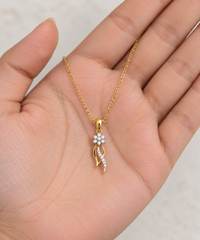 Sabah Halo Diamond Pendant